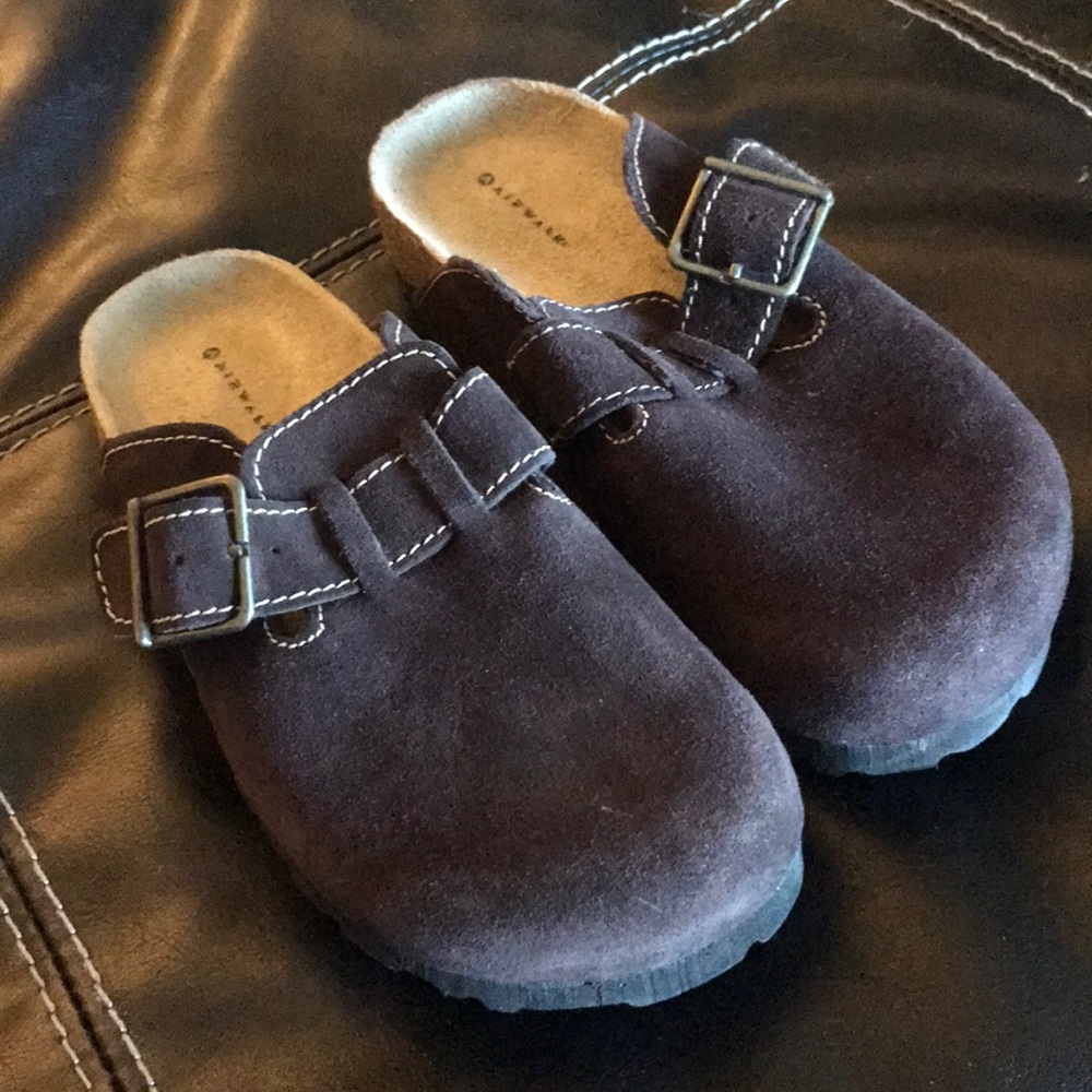 Airwalk slippers/ clog things lmao